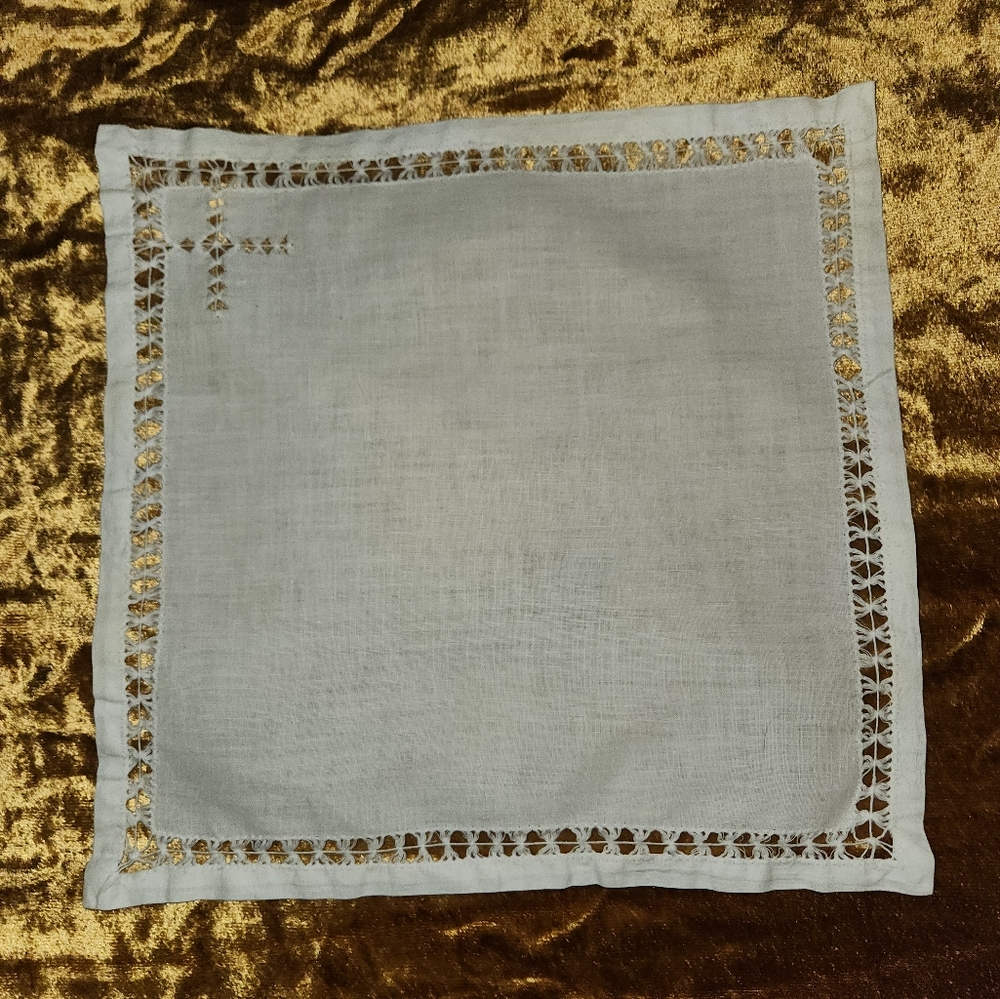 Vintage 1950s Cut Out Hankerchief